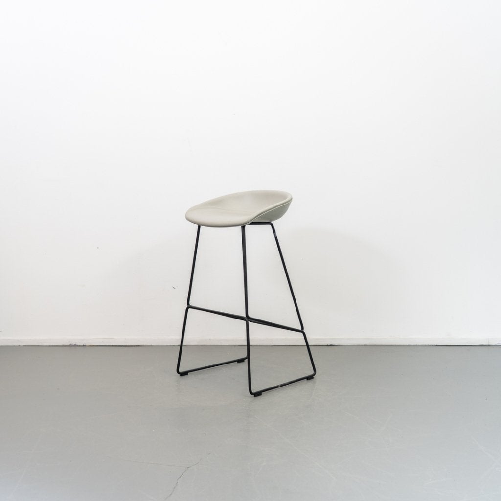 3 Hay about a Stool AAS38 Grijs leer 75 cm, Huis en Inrichting, Barkrukken, Niet ingevuld, Niet ingevuld, Leer, Zo goed als nieuw