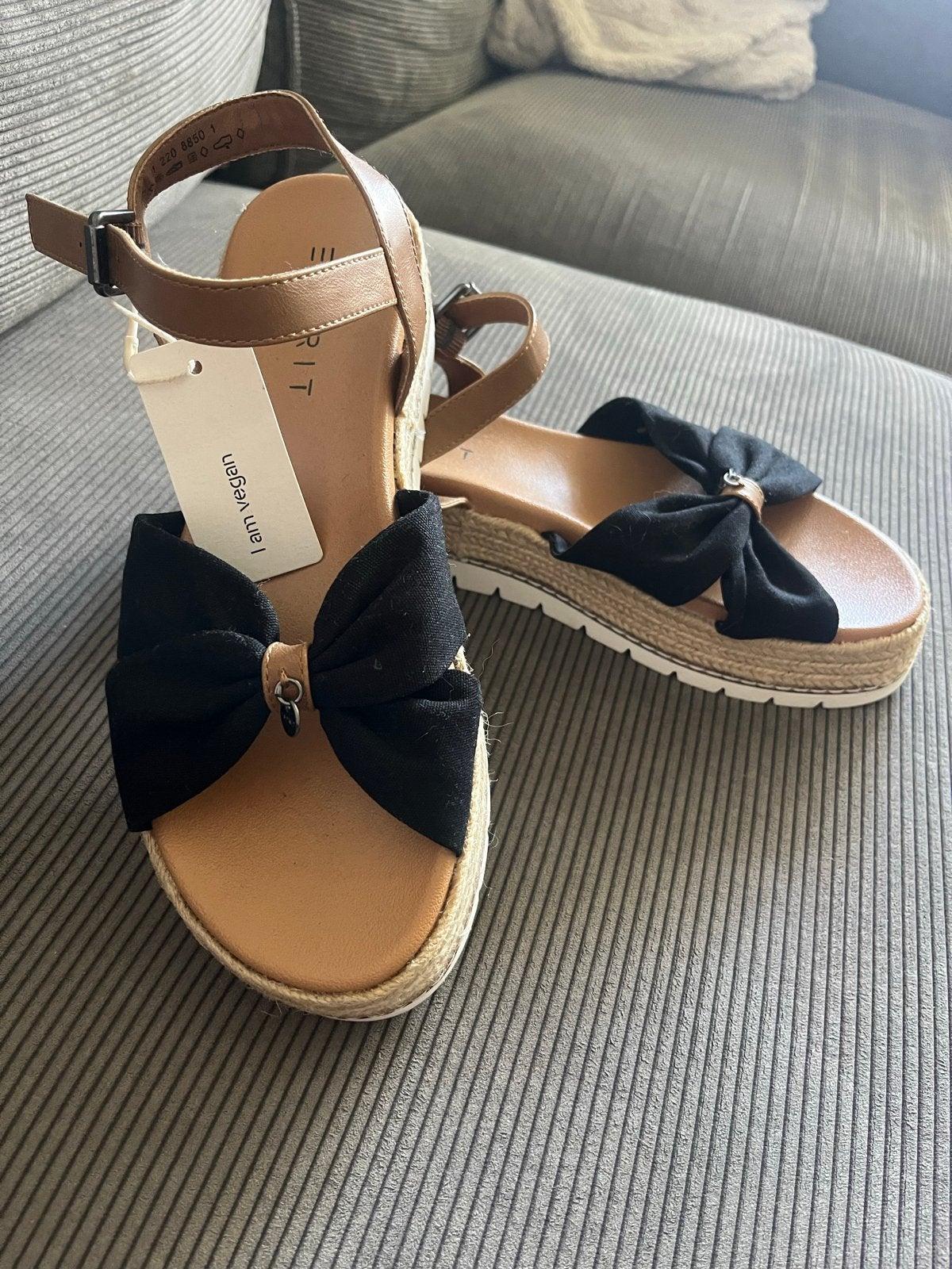 Esprit Zomerschoenen met strik - Nieuw, Ophalen of Verzenden, Nieuw, Zwart, Sandalen of Muiltjes