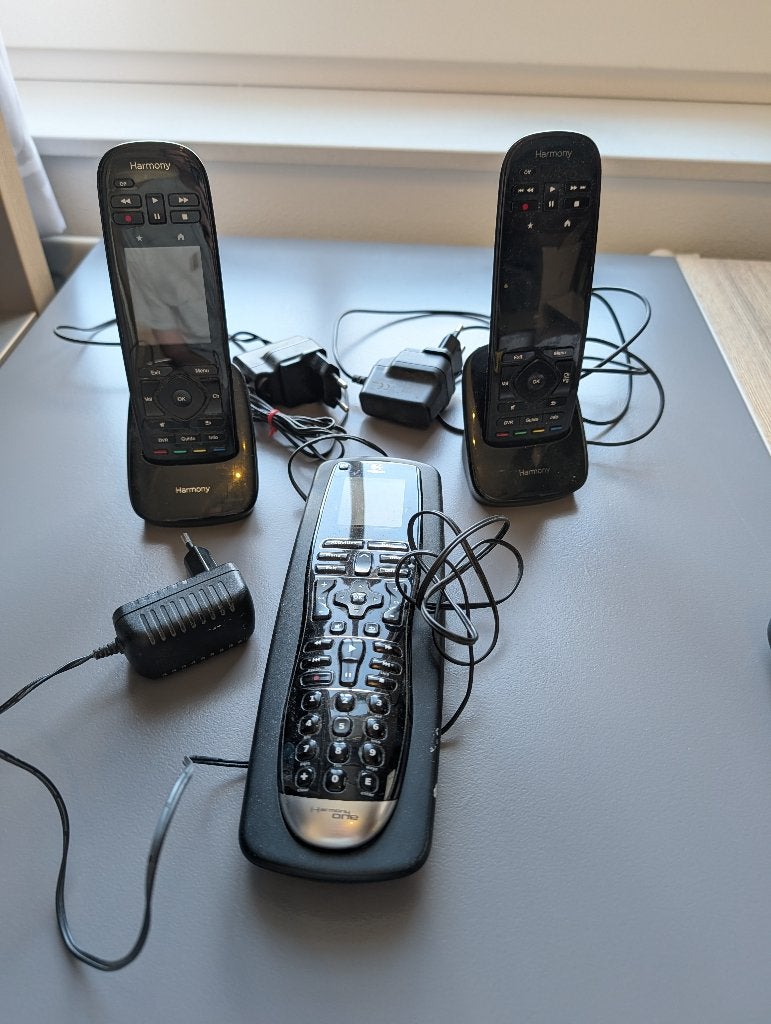 Meerdere logitech harmony universele afstandsbedieningen, Game console, Gebruikt, Universeel, Ophalen of Verzenden