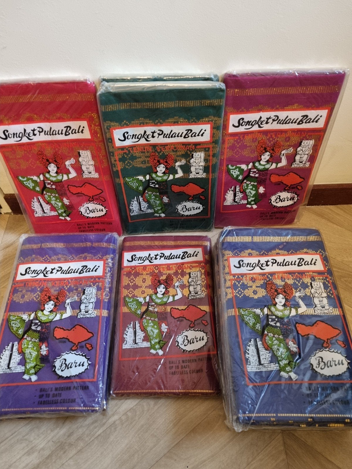 sonket pulau bali sarong uit indonesie eiland bali, Maat 46/48 (XL) of groter, Nieuw, Ophalen of Verzenden, Rood