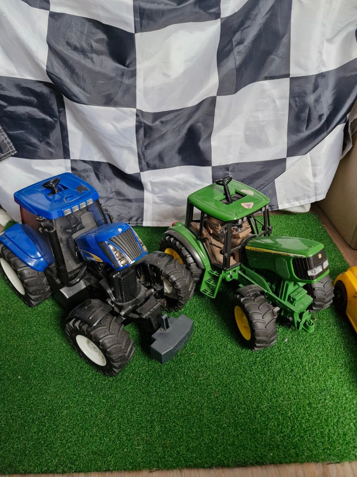 Bruder New Holland T8040 en John Deere speelgoedtractor - G, Ophalen of Verzenden, Gebruikt
