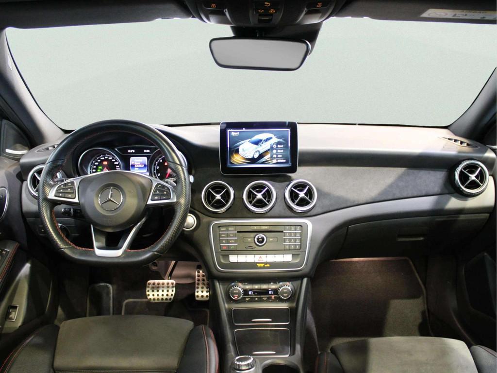 Mercedes-Benz GLA 200 Premium Plus | Panorama dak, 12 maanden, Stof, Gebruikt, Zwart