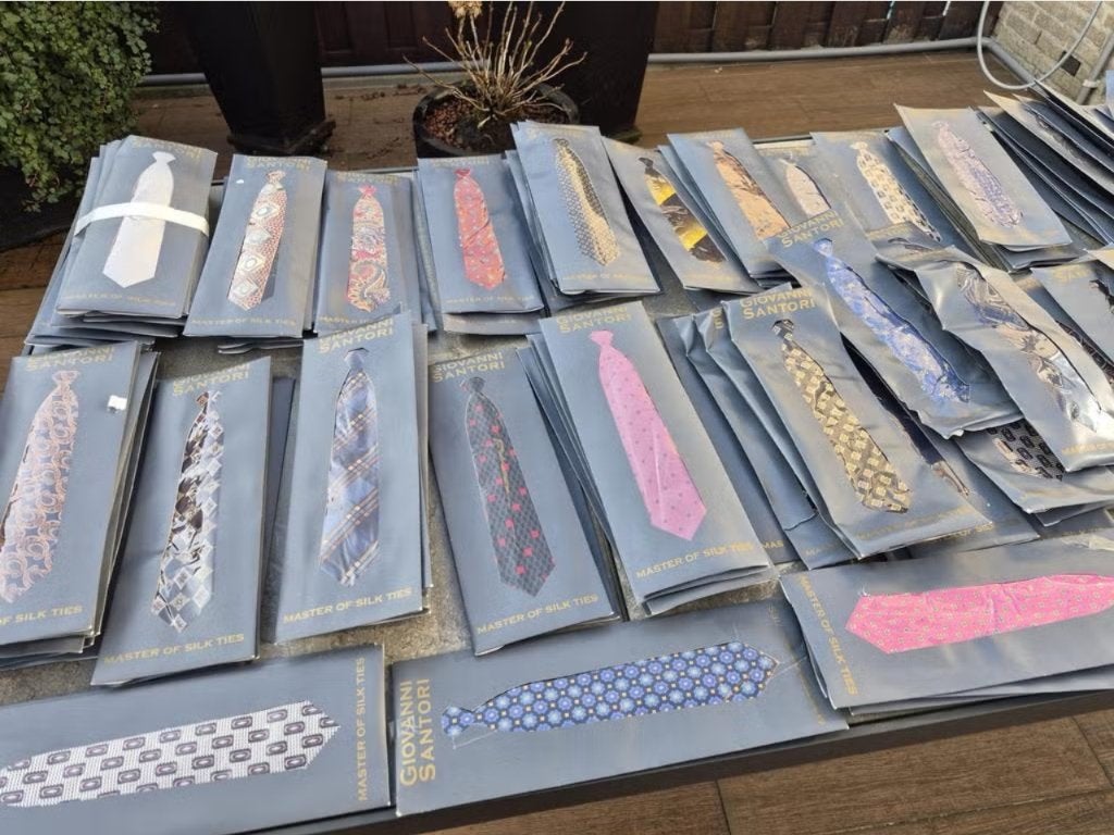 Partij van 650 stropdassen - diverse designs en kleuren, Kleding | Heren, Ophalen, Nieuw, Overige kleuren, Giovanni Santori