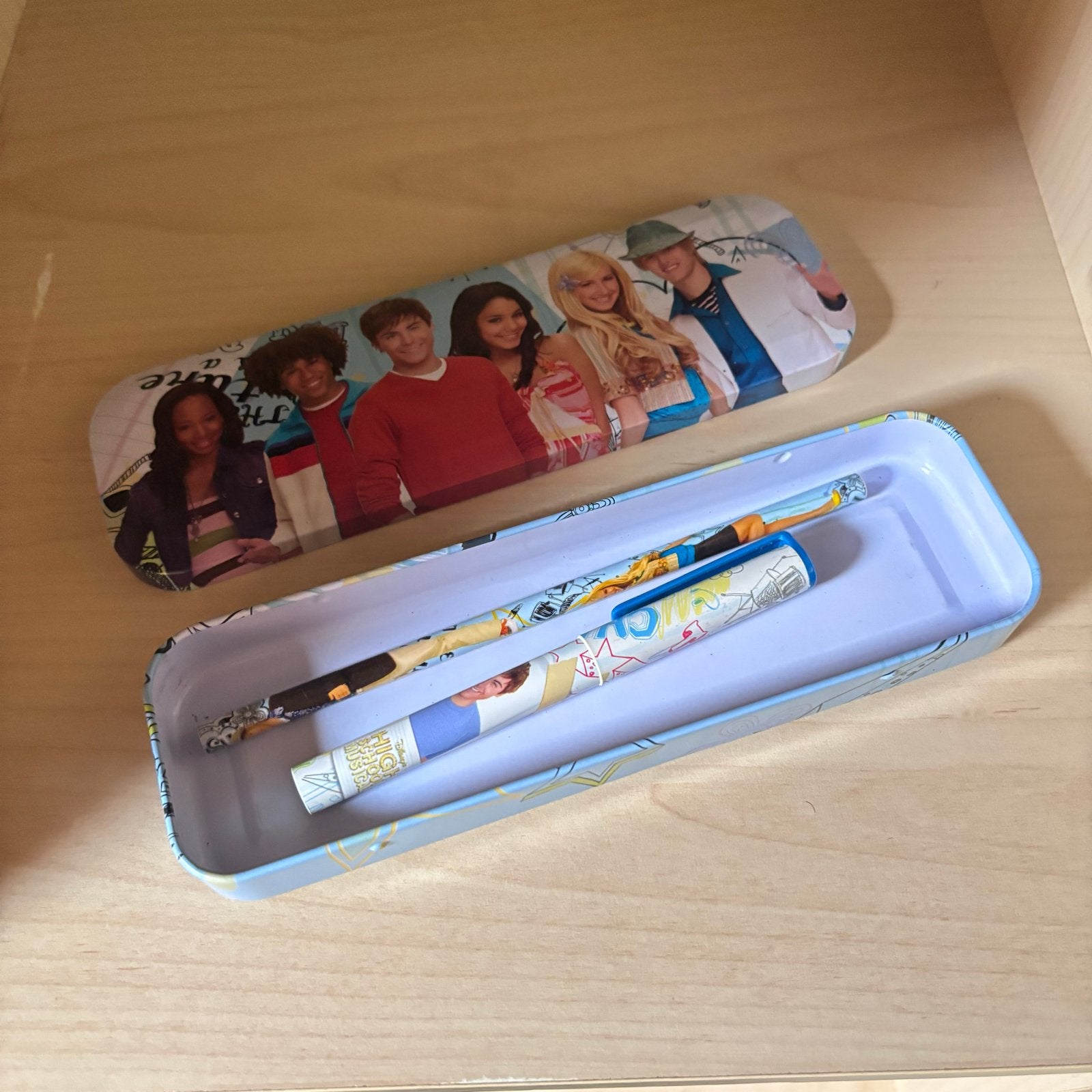 High School Musical bewaarblikje + pen & potlood, Ophalen of Verzenden, Zo goed als nieuw