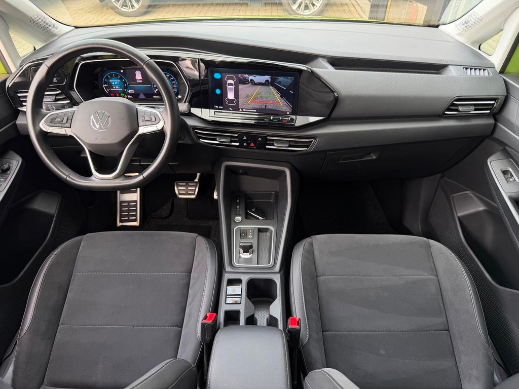 Volkswagen Caddy Maxi 1.5 TSI 7p DSG Full Option Panoramadak, 1556 kg, Zwart, 4 cilinders, 7 stoelen