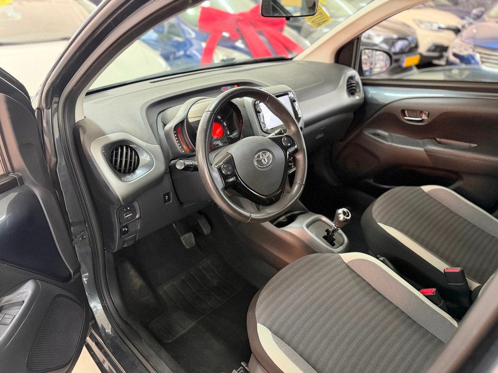 Toyota Aygo 1.0 VVT-i x-play Automaat | Camera | Dealer onde, Auto's, Toyota, Gebruikt, Euro 6, 4 stoelen, Origineel Nederlands