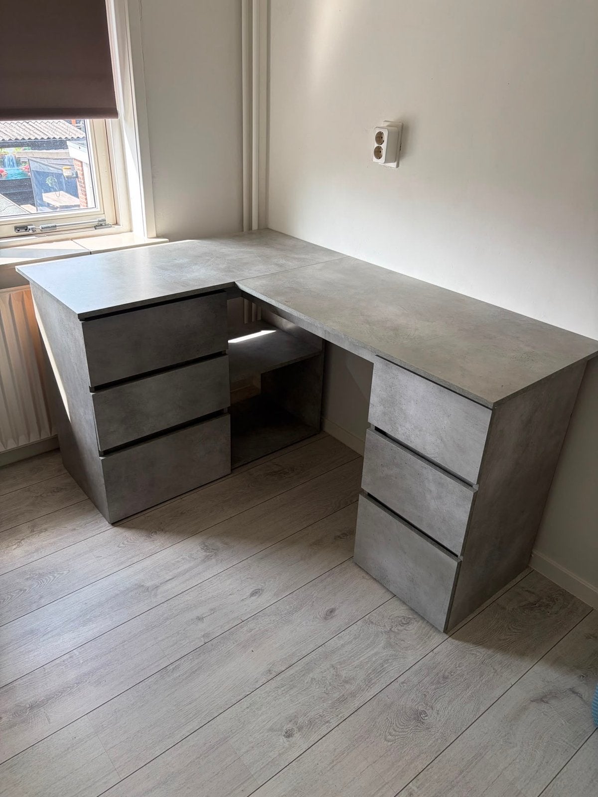 Hoekbureau grijs met lades en opbergruimte, Huis en Inrichting, Bureaus, Ophalen, Gebruikt, Met lades, Spaanplaat of MDF