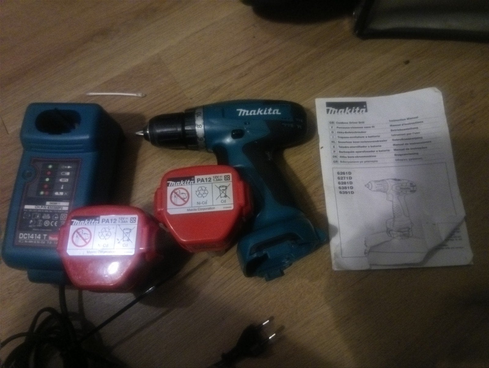 Makita 12V Boormachine met 2 Accu's en Oplader, Ophalen of Verzenden, Gebruikt, Boor- en Schroefmachine