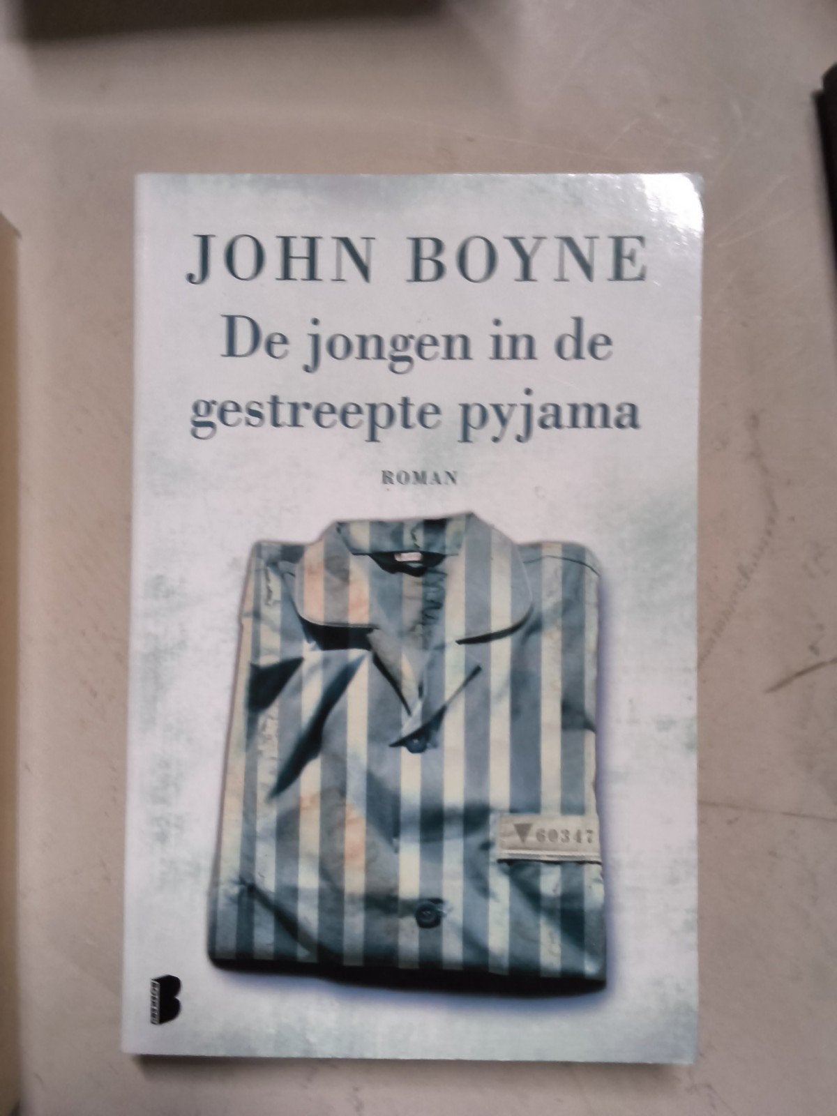 Boek: De jongen in de gestreepte pyjama - John Boyne e.a.., Ophalen of Verzenden, Gelezen, John Boyne, Nederland