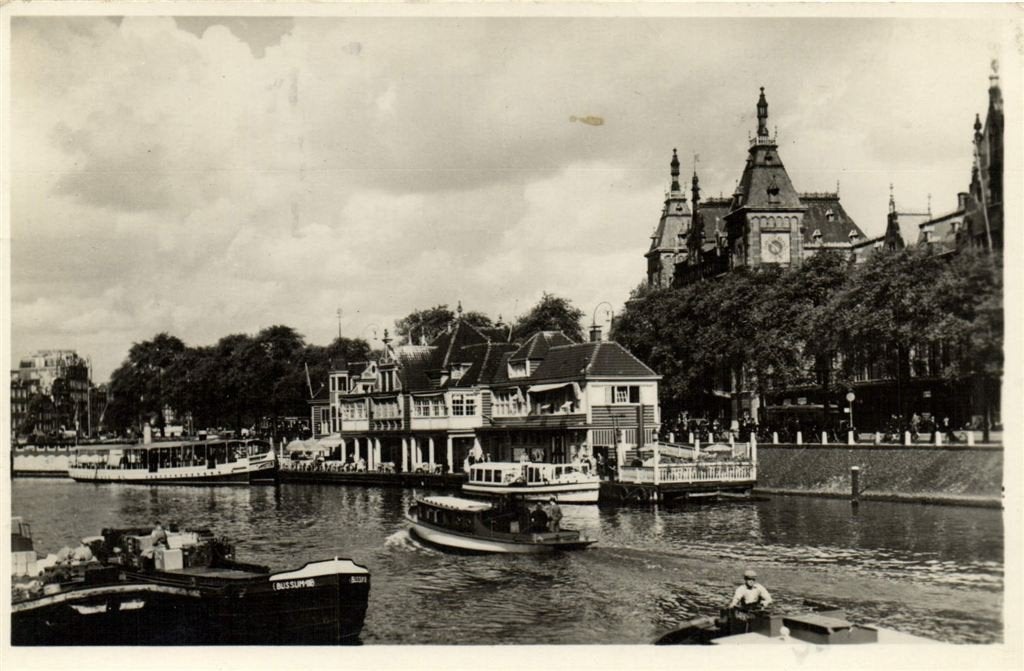 Amsterdam, Centraal Station met Noordhollandsch koffiehuis -, Ophalen of Verzenden, 1940 tot 1960, Gelopen, Noord-Holland