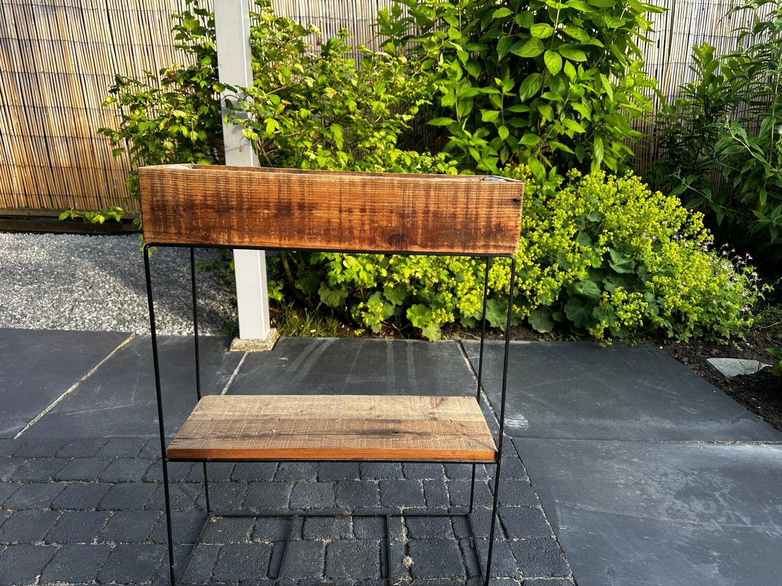 Plantenbak zwart staat en houten constructie, Tuin en Terras, Ophalen, Zo goed als nieuw, Hout, Binnen
