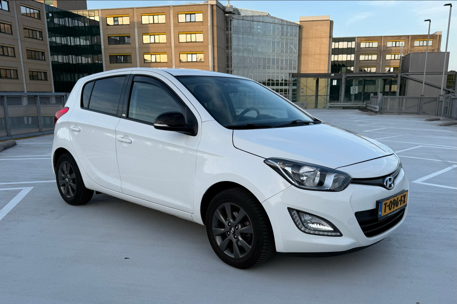 Hyundai i20 1.2 I 5-DRS 2014 Wit, Auto's, Hyundai, 450 kg, 31 €/maand, 4 cilinders, Wit