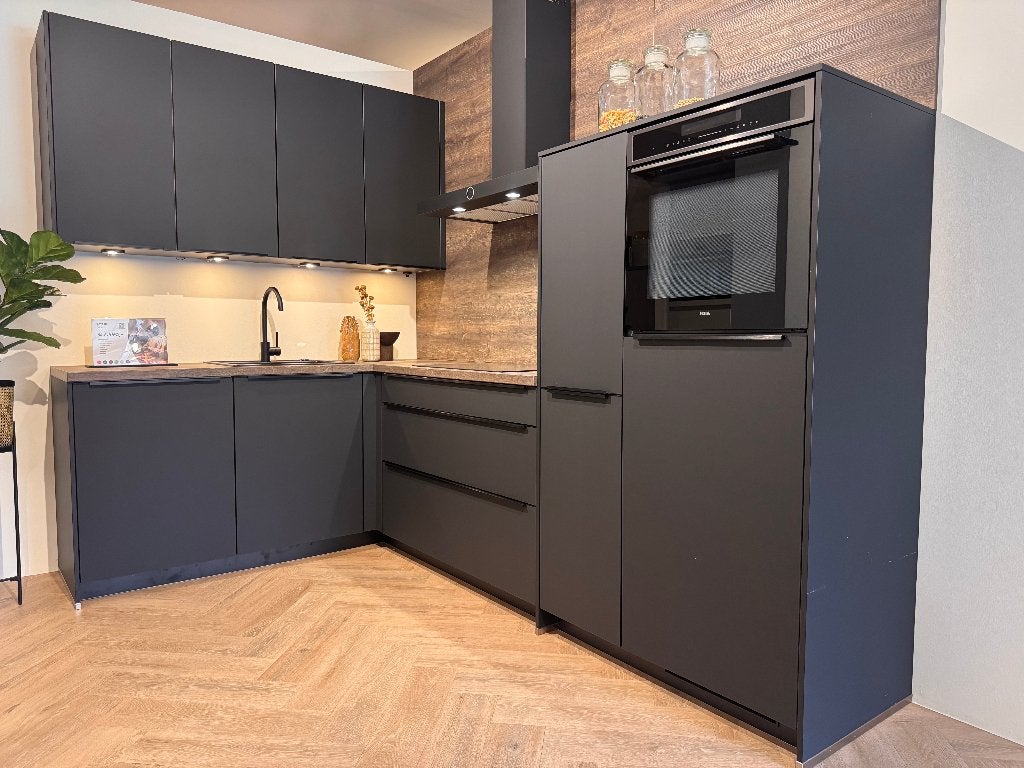 Showroomkeuken Empoli | hoekkeuken | 187x290 | grafietzwart, Ophalen, Zwart, Hoekkeuken, Zo goed als nieuw