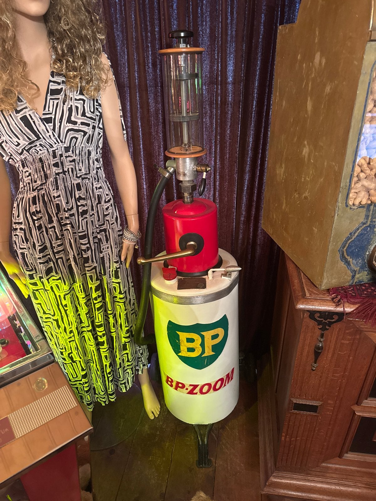 Originele BP Twee Takt Benzine Pomp met TEE Liter Glas, Verzamelen, Ophalen, Gebruikt