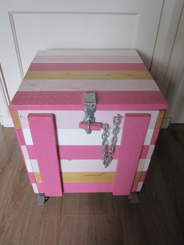Stoere meiden houten opbergkist/ speelgoedkist, Ophalen, Minder dan 50 cm, 50 tot 100 cm, Zo goed als nieuw