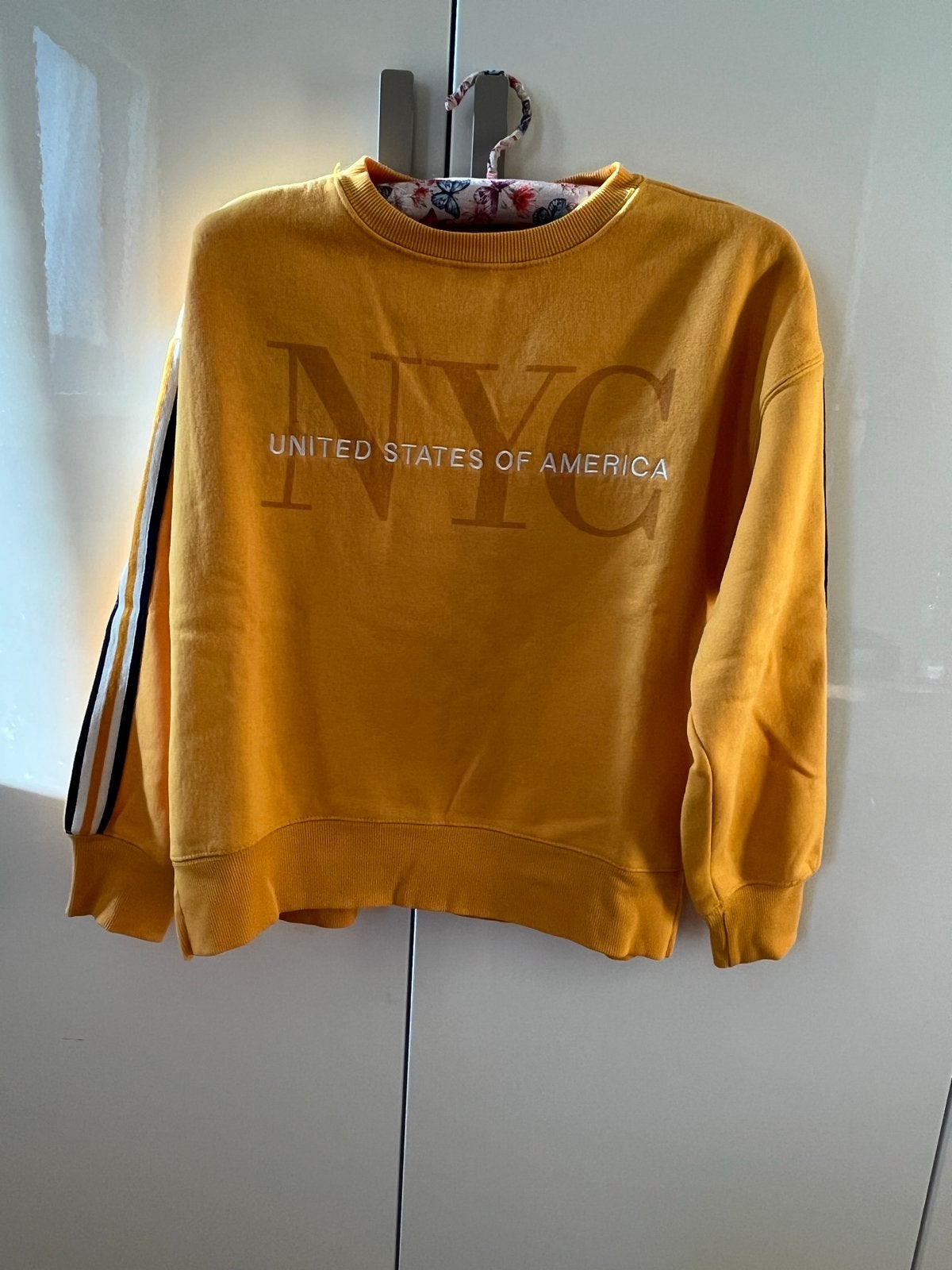 Gele trui met NYC print - maat 164, Ophalen of Verzenden, Zo goed als nieuw, Meisje, Trui of Vest