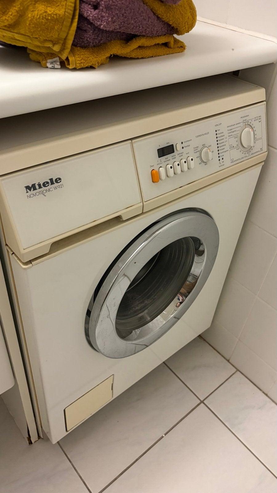 Miele Novotronic W921 Wasmachine - Betrouwbaar en Robuust, Ophalen, 6 tot 8 kg, Gebruikt, 1600 toeren of meer
