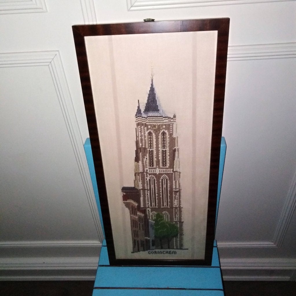 Handgeborduurde Grote Kerk Gorinchem in lijst, Huis en Inrichting, Woonaccessoires | Wanddecoraties, Ophalen, Gebruikt, Meerkleurig