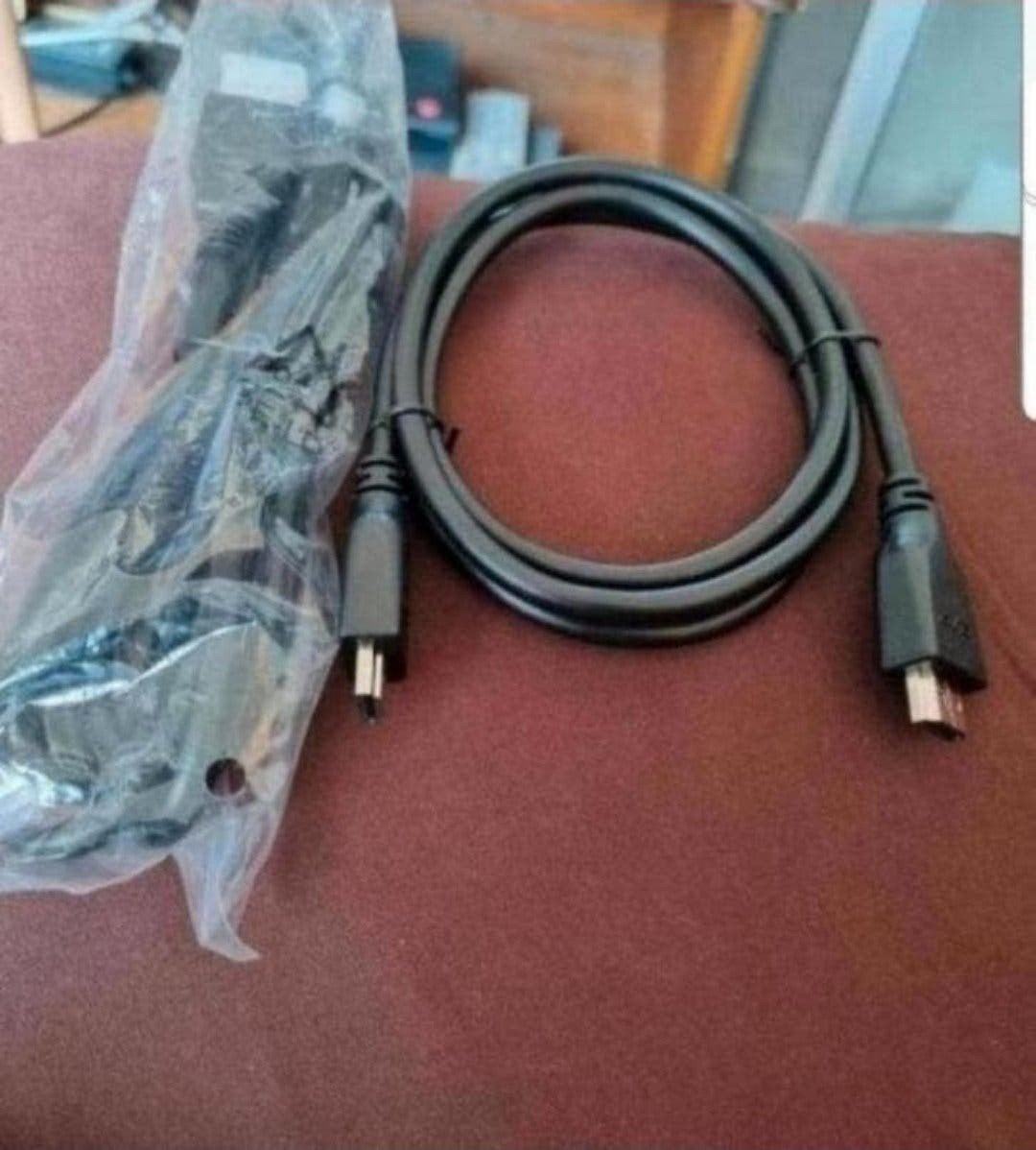 hdmi kabel plusminus 1m bieden 2 stuks van liggen
