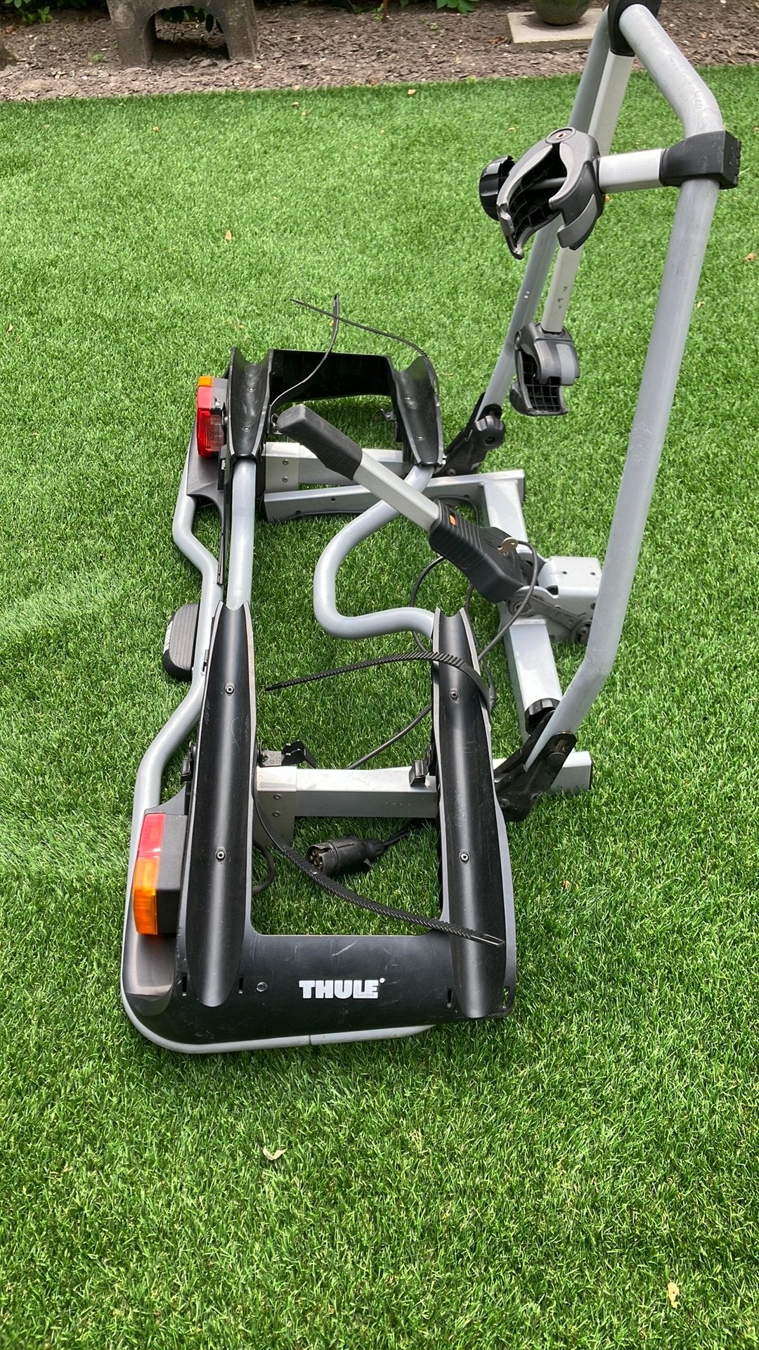 Thule Fietsendrager voor 2 fietsen 60kg - met oprij goot, Ophalen, 2 fietsen, Gebruikt, Trekhaakdrager