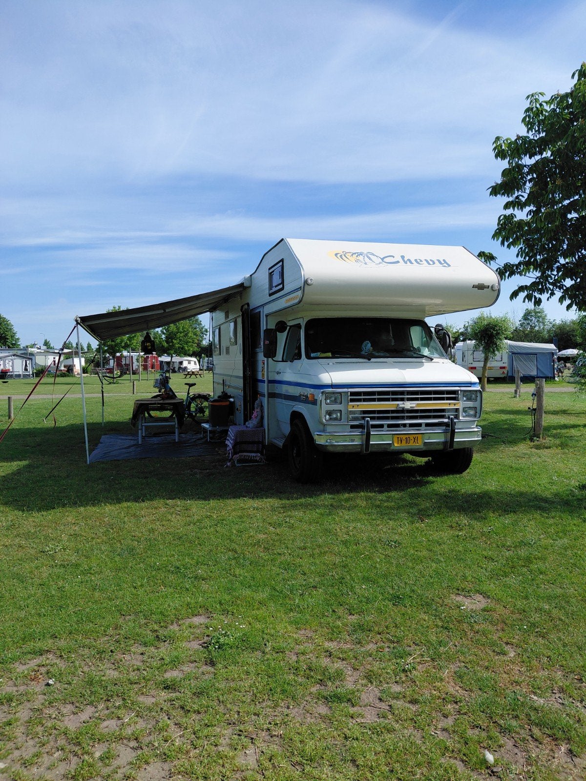 Chevrolet G30 Diesel Camper met Zonnepaneel en Nieuwe Banden, Caravans en Kamperen, Campers, Automaat, Buscamper of Camperbus