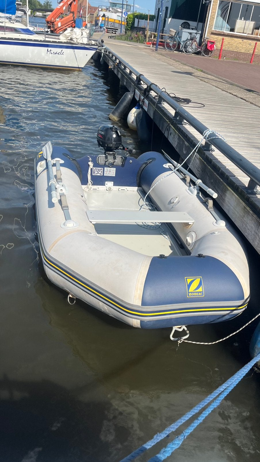 Zodiak rubberboot met 2.5 pk Suzuki 4-takt bb-motor., Ophalen, Zo goed als nieuw, Benzine