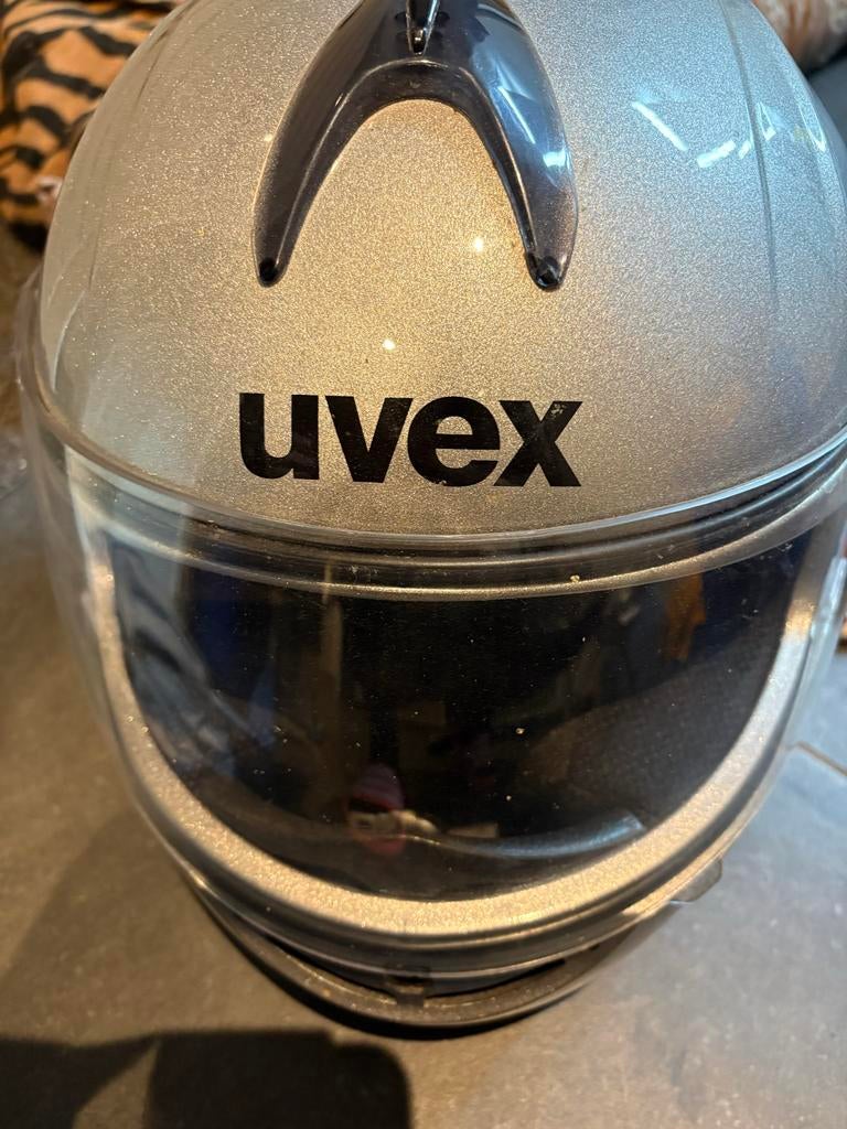 Uvex motorhelm - Zilverkleurig, Motoren, Kleding | Motorhelmen, Ophalen of Verzenden, Tweedehands, Integraalhelm, Overige merken