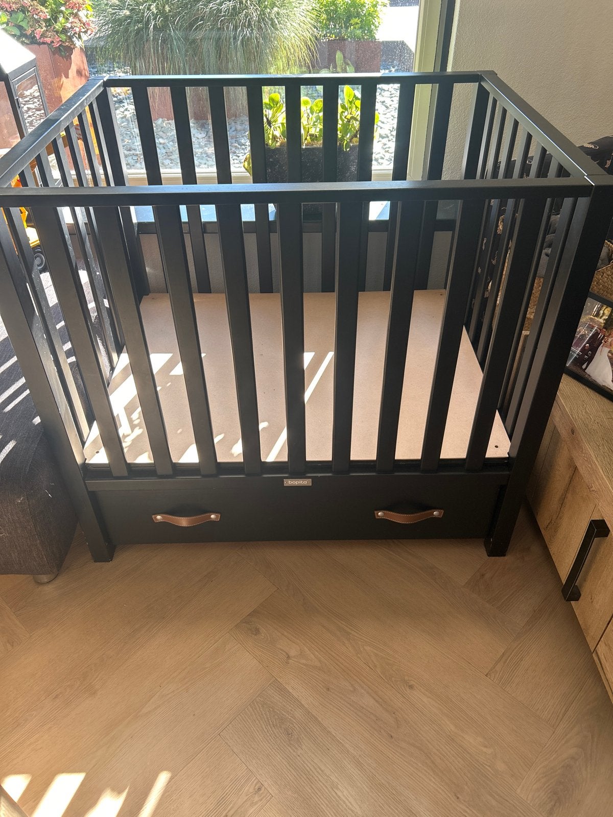 Bopita box zwart met matras en lichte gebruikersporen, Kinderen en Baby's, Boxen, Ophalen, Gebruikt, Vierkant, Lade