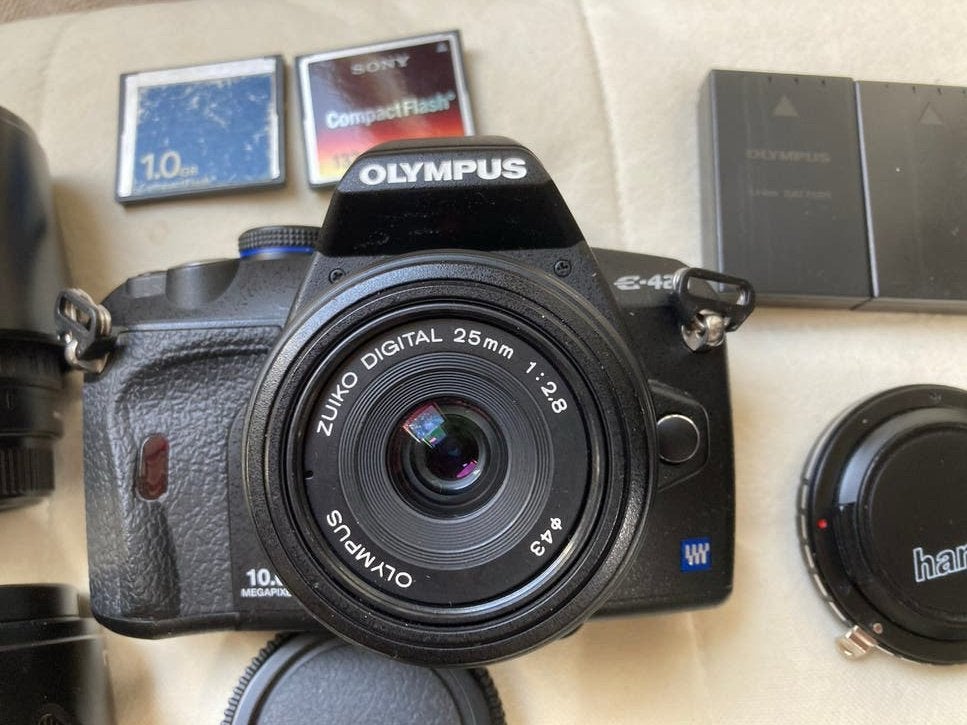 Olympus e-420 met 25mm 2.8 en 2 kitlenzen, Ophalen of Verzenden, Zo goed als nieuw, Olympus, Geen optische zoom