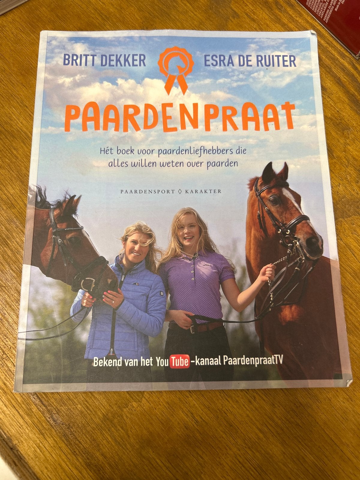 Paardenpraat - Hét boek voor paardenliefhebbers, Boeken, Ophalen of Verzenden, Zo goed als nieuw, Overige onderwerpen