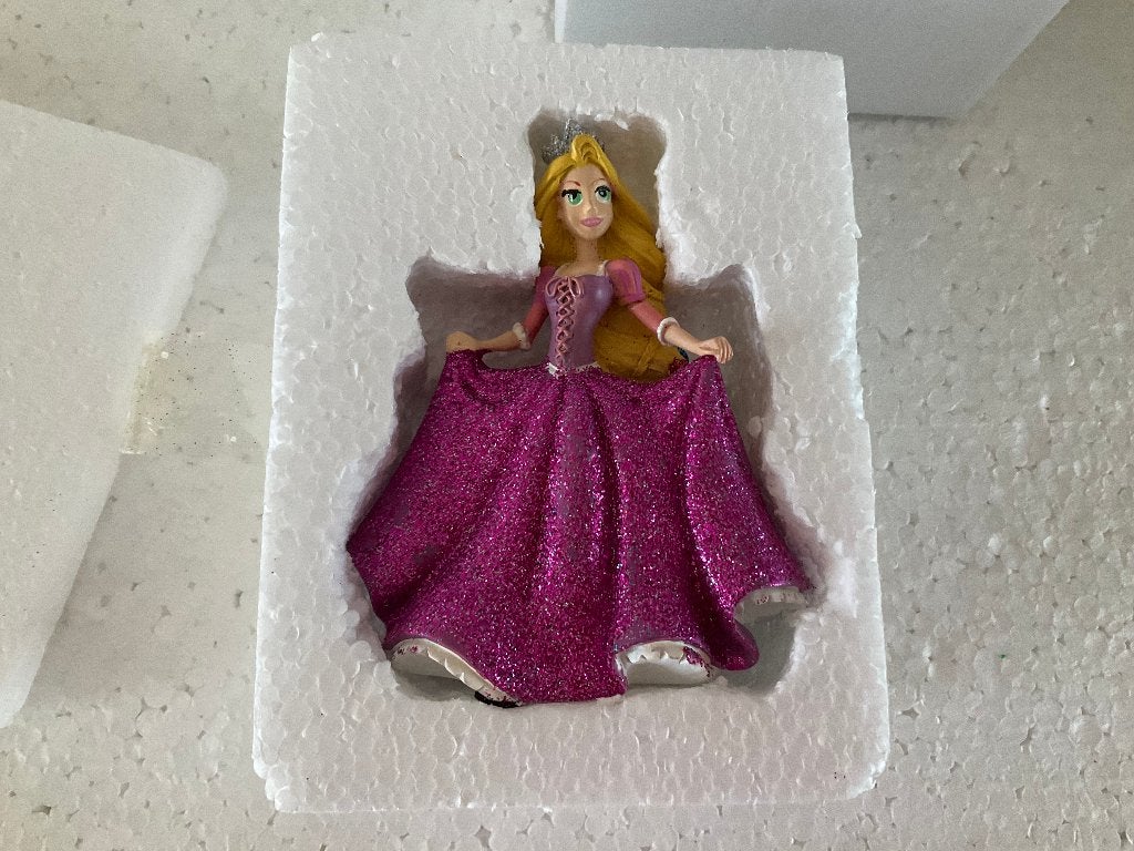 Disney beeldje van Rapunzel Disneyland Paris, Ophalen of Verzenden, Overige figuren, Zo goed als nieuw, Beeldje of Figuurtje