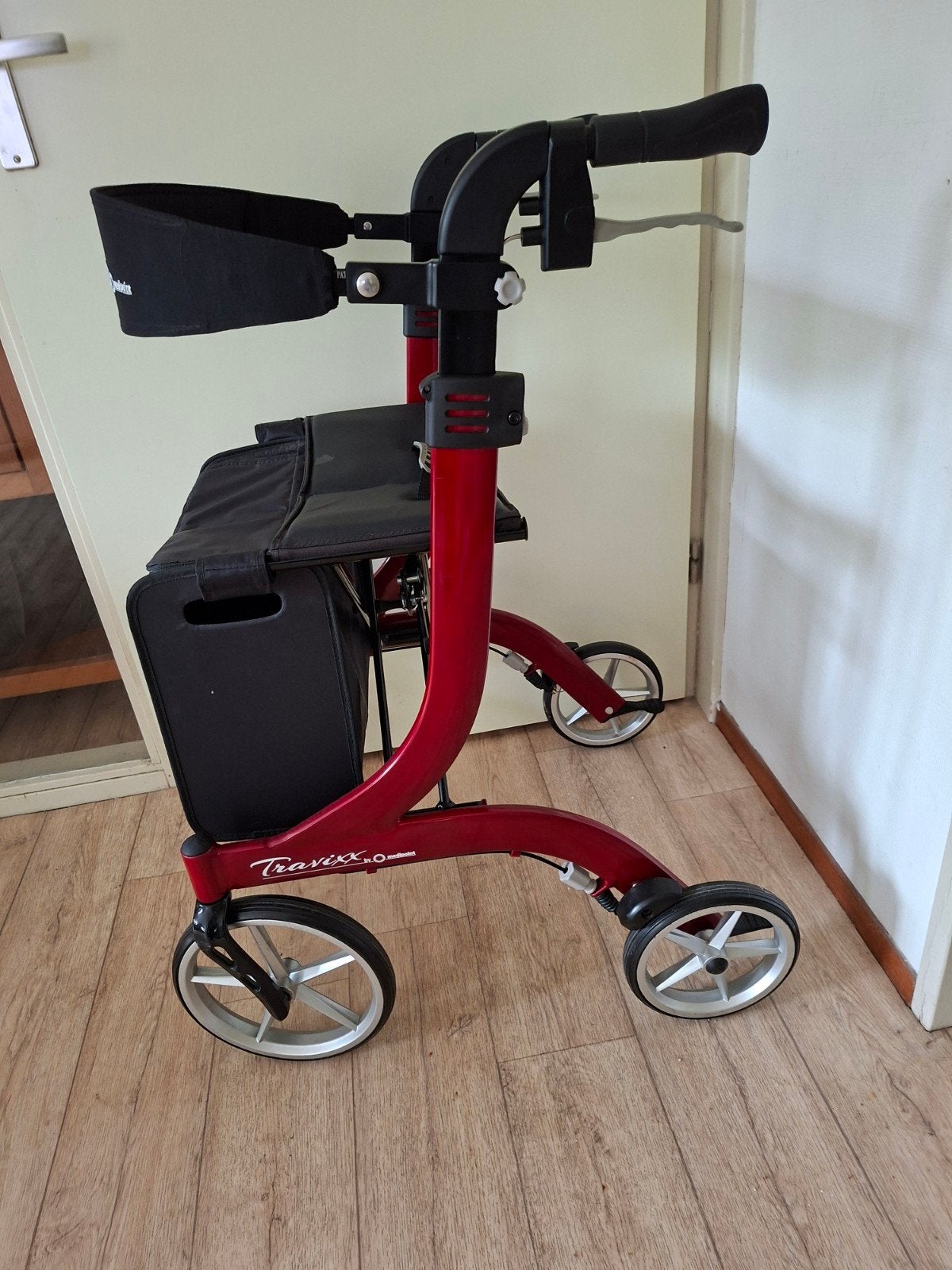 travixx de luxe lichtgewicht rollator nieuwstaat, Diversen, Ophalen, Lichtgewicht, Zo goed als nieuw