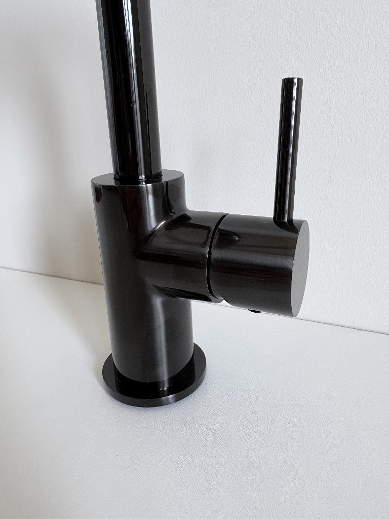 Nieuwe luxe wastafelkraan hoog | Gebogen uitloop | Gunmetal, Info@regn.nl, Vreebergen 5, 9403 ET Assen, Regn, Nieuw