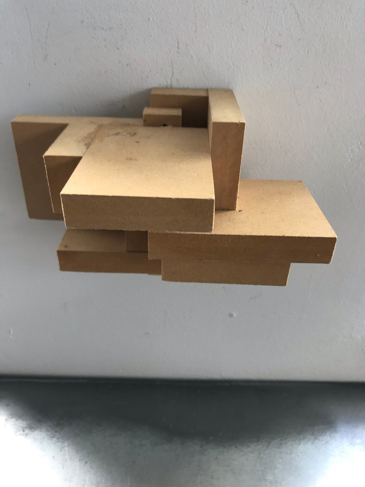 Arno Kortschot, constructie 1, object van mdf, Ophalen