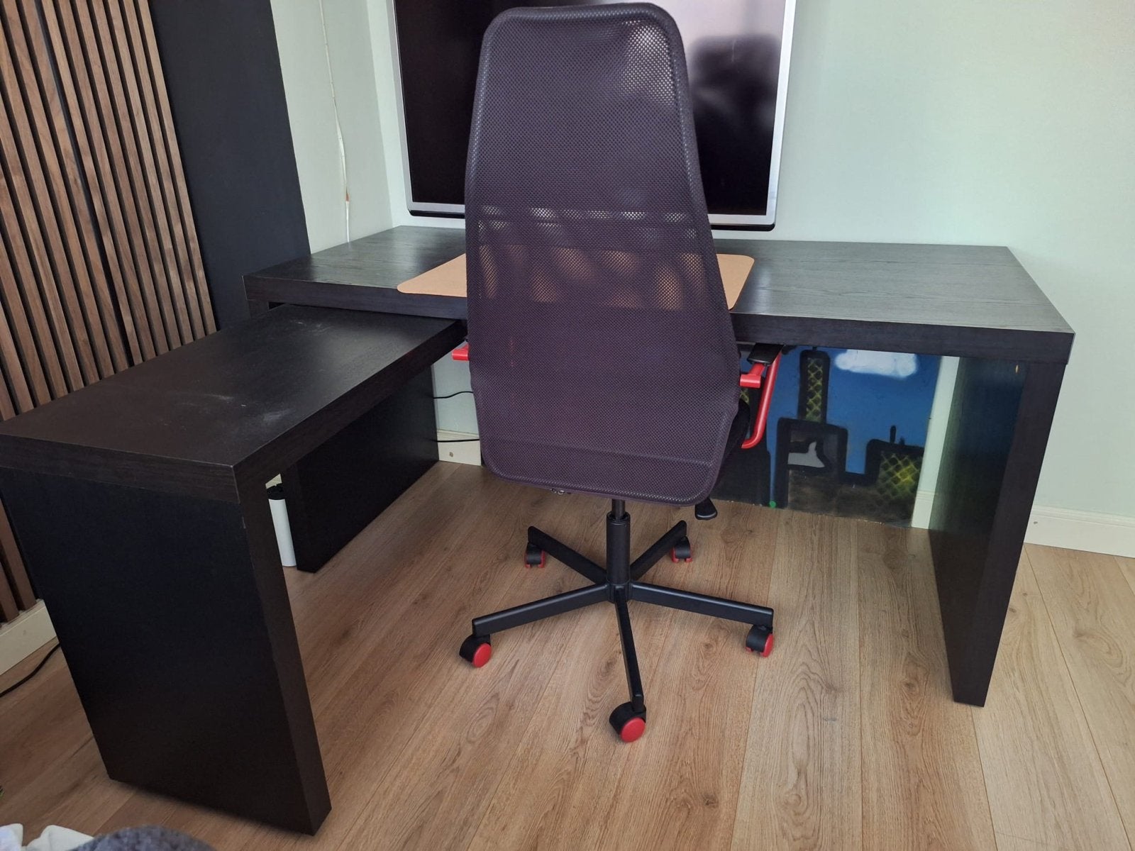 IKEA Malm bureau zwart en Huvudspelare gamestoel, nieuwstaat, Ophalen, Spaanplaat of MDF, Zo goed als nieuw, IKEA