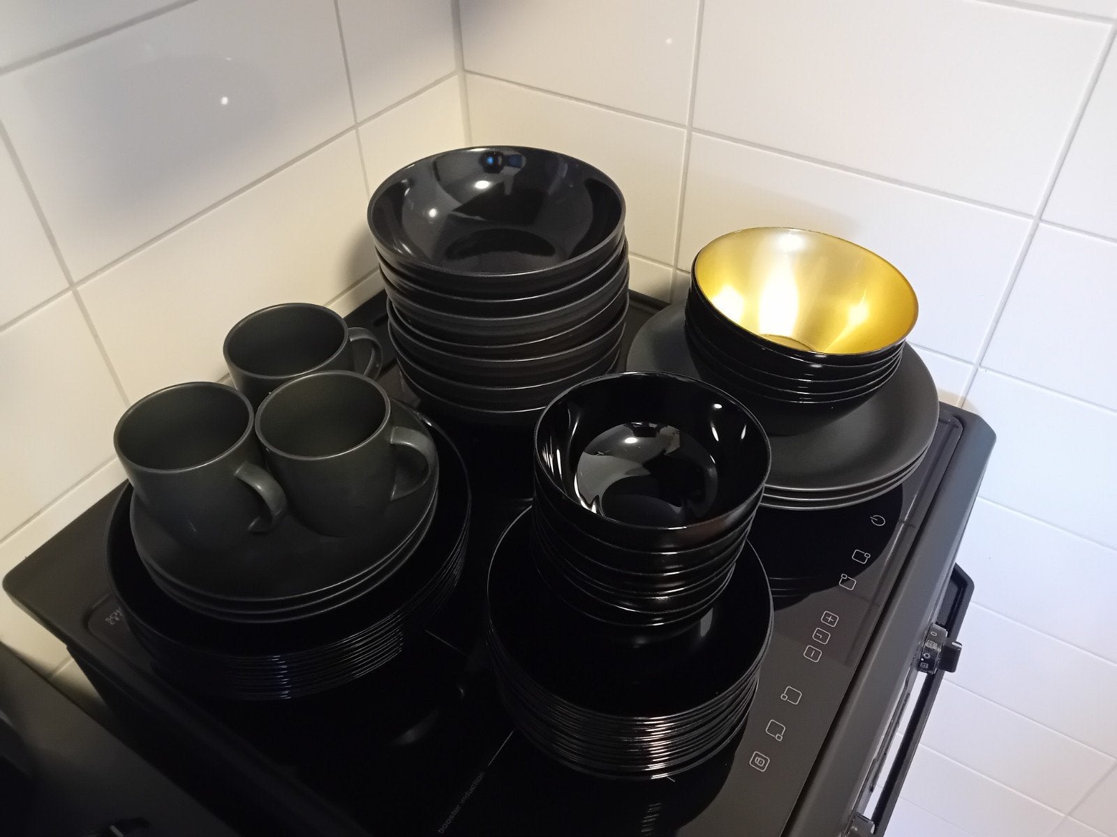 Uitgebreid zwart servies, deels vtwonen, Ophalen, Porselein, Overige stijlen, Bord(en)