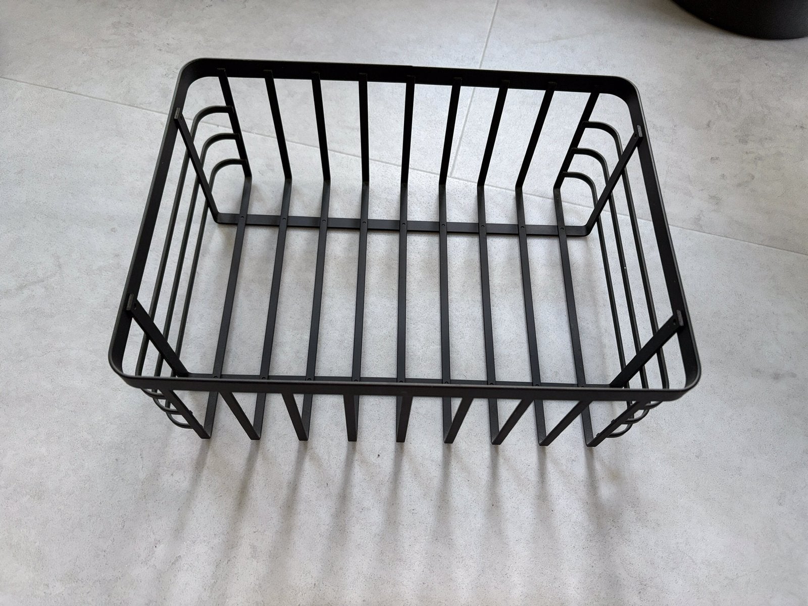 Metalen mandje, zwart. Maten 30 - 22 cm, Huis en Inrichting, Woonaccessoires | Schalen en Manden, Ophalen, Overige materialen