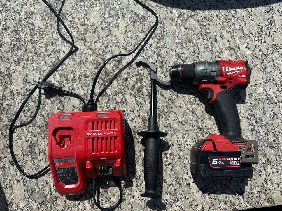 Milwaukee M18 FUEL Boor-/Schroefmachine met Accu en Lader, Ophalen of Verzenden, Zo goed als nieuw, Boor- en Schroefmachine, Variabele snelheid