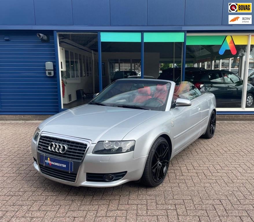 Audi A4 Cabriolet 4.2 V8 S4 quattro Leder Navi Automaat PDC, Auto's, Audi, Automaat, Gebruikt, Cabriolet, 4 stoelen
