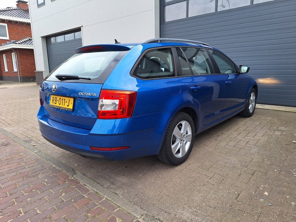 Skoda Octavia Combi | 1.0 TSI Greentech Ambition Business |, Auto's, Skoda, Stof, Gebruikt, Blauw, 49 €/maand