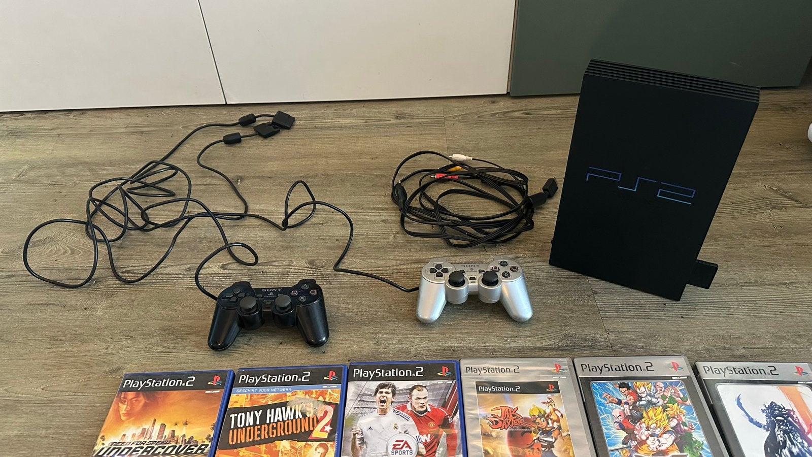 PlayStation 2 (PS2) met 2 controllers en 19 games, Gebruikt, Vanaf 18 jaar, 2 spelers, Eén computer