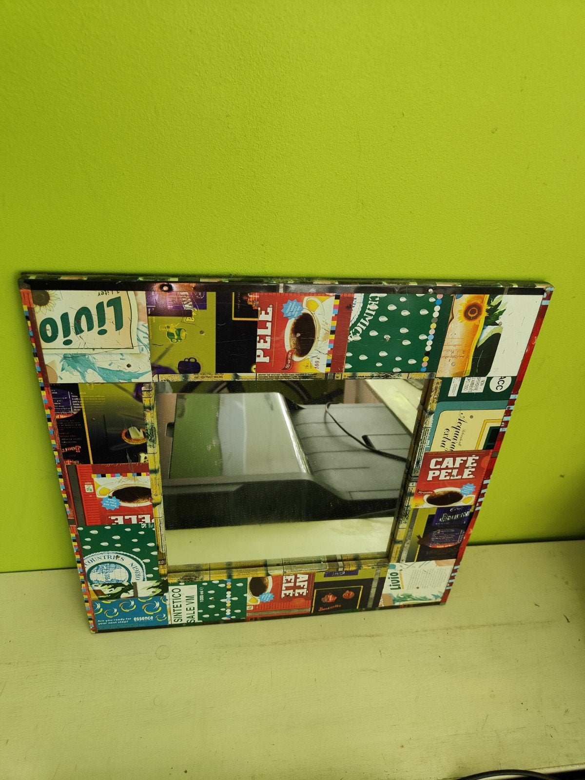 Unieke spiegel 40x40 cm met kleurrijke collage lijst, Minder dan 50 cm, Gebruikt, Vierkant, Ophalen of Verzenden