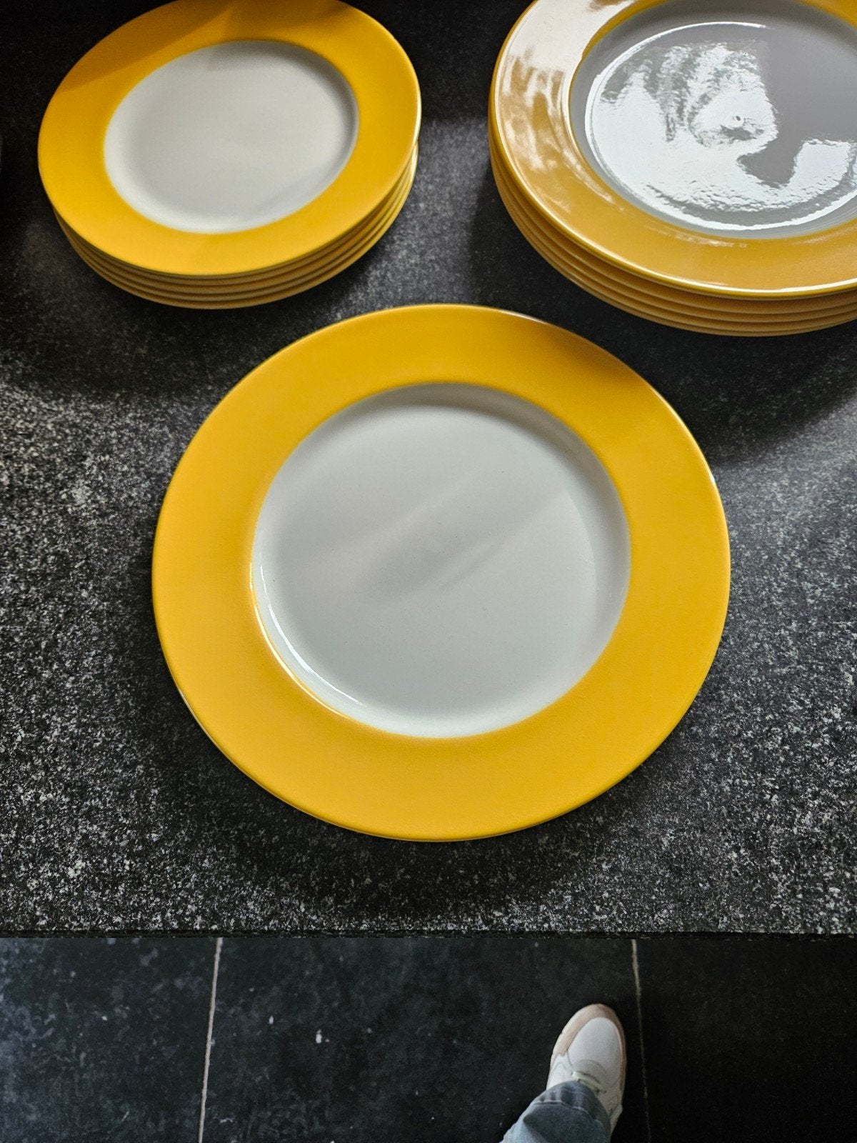 Hema borden geel - 27 cm doorsnee, Ophalen, Hema, Gebruikt, Bord(en)