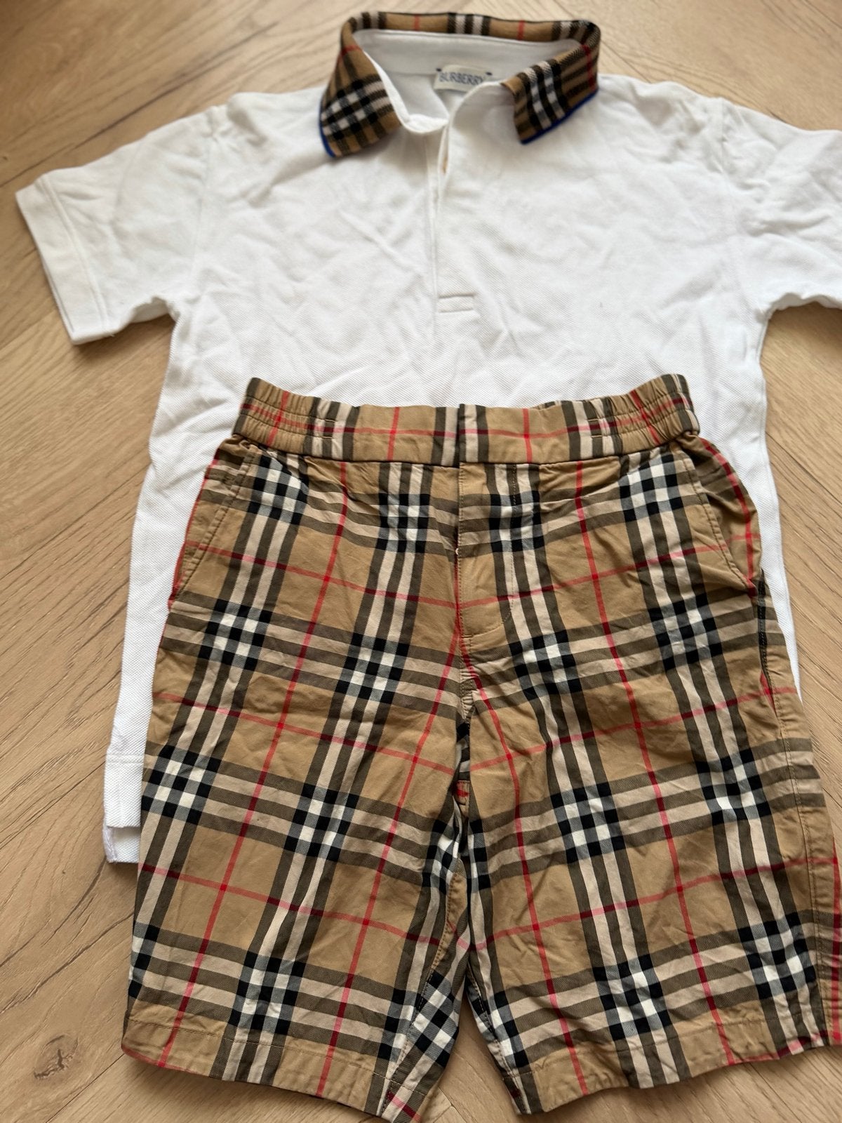 Burberry shirt en korte broek - maat 140, Kinderen en Baby's, Kinderkleding | Maat 140, Ophalen of Verzenden, Zo goed als nieuw