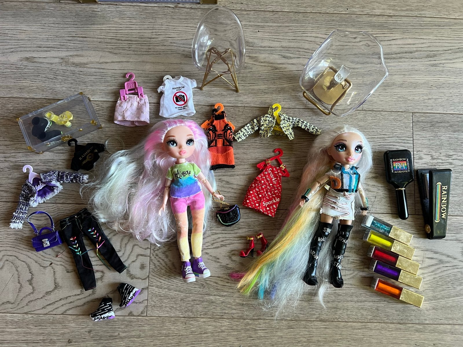 Rainbow High poppen met kleding en accessoires, Kinderen en Baby's, Speelgoed | Poppen, Ophalen of Verzenden, Zo goed als nieuw