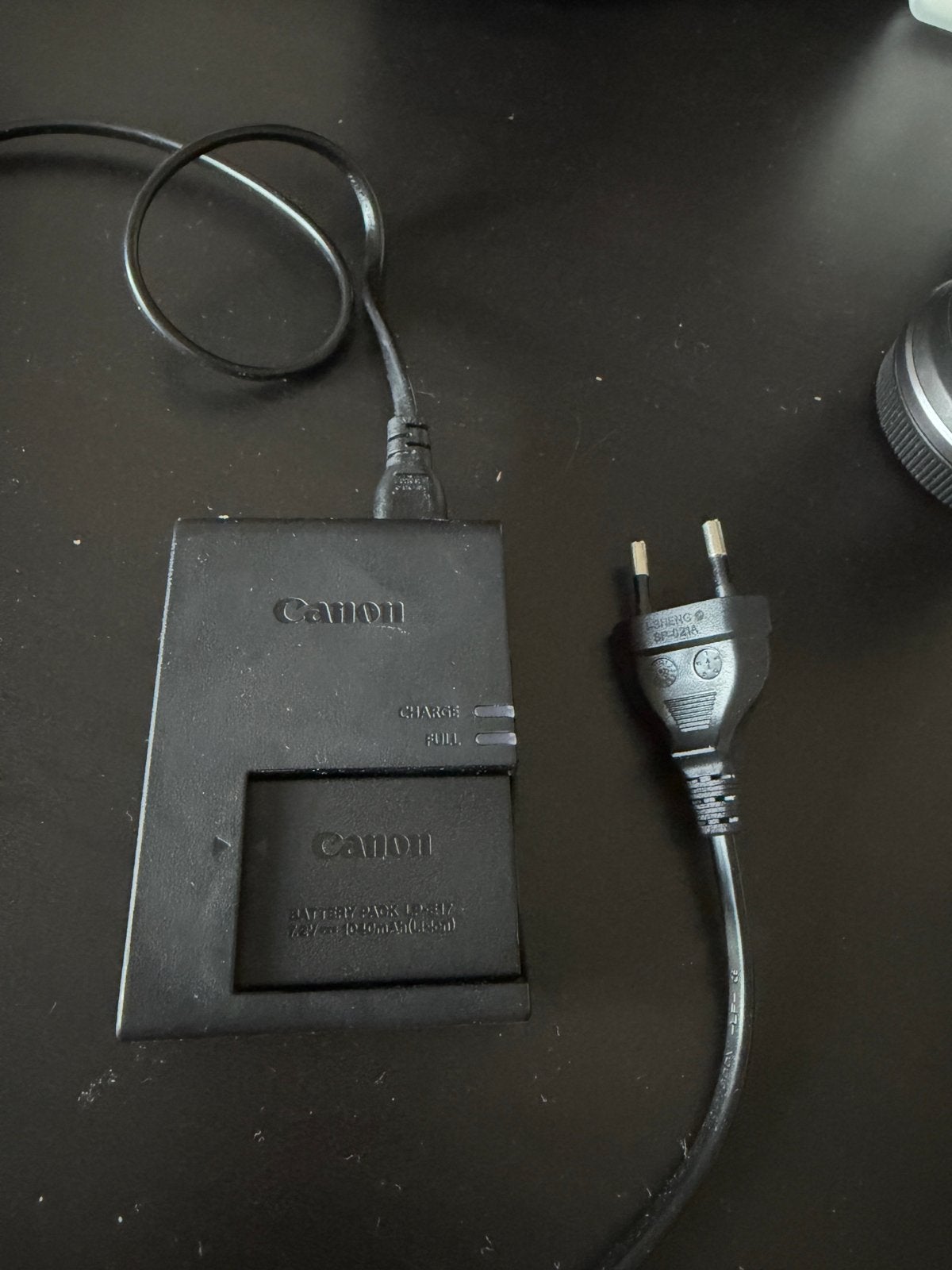 Foto 13 van Canon EOS R100 Systeemcamera met 2 lenzen en accessoires