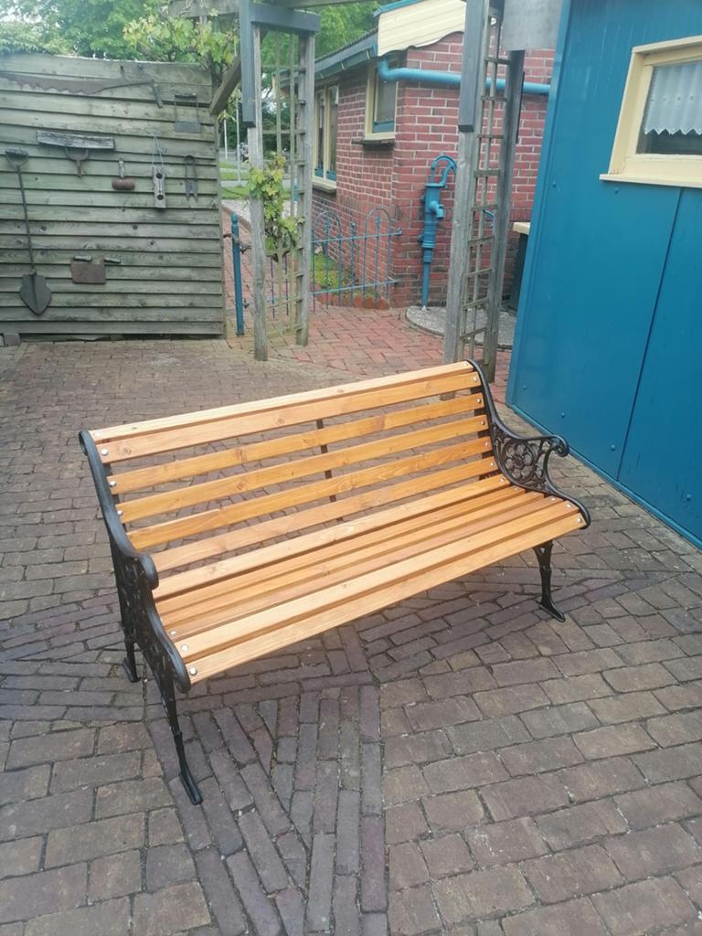 Mooie gerestaureerde klassieke gietijzeren tuinbank, Tuin en Terras, Tuinbanken, Ophalen, Zo goed als nieuw, Metaal