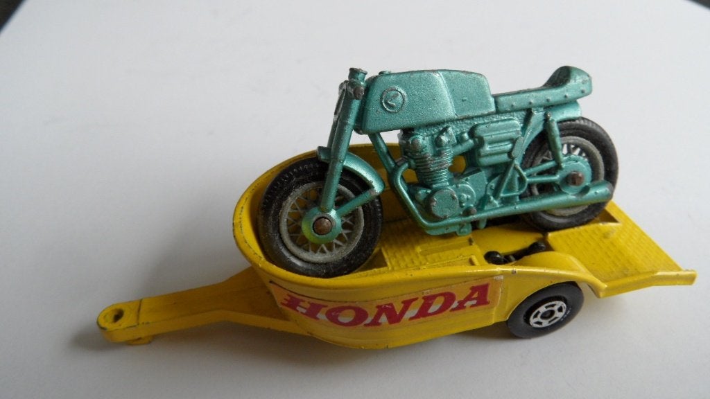 Honda Hm wegrace motor op trailer Lesney England, Verzenden, Gebruikt, Gebruiksvoorwerp