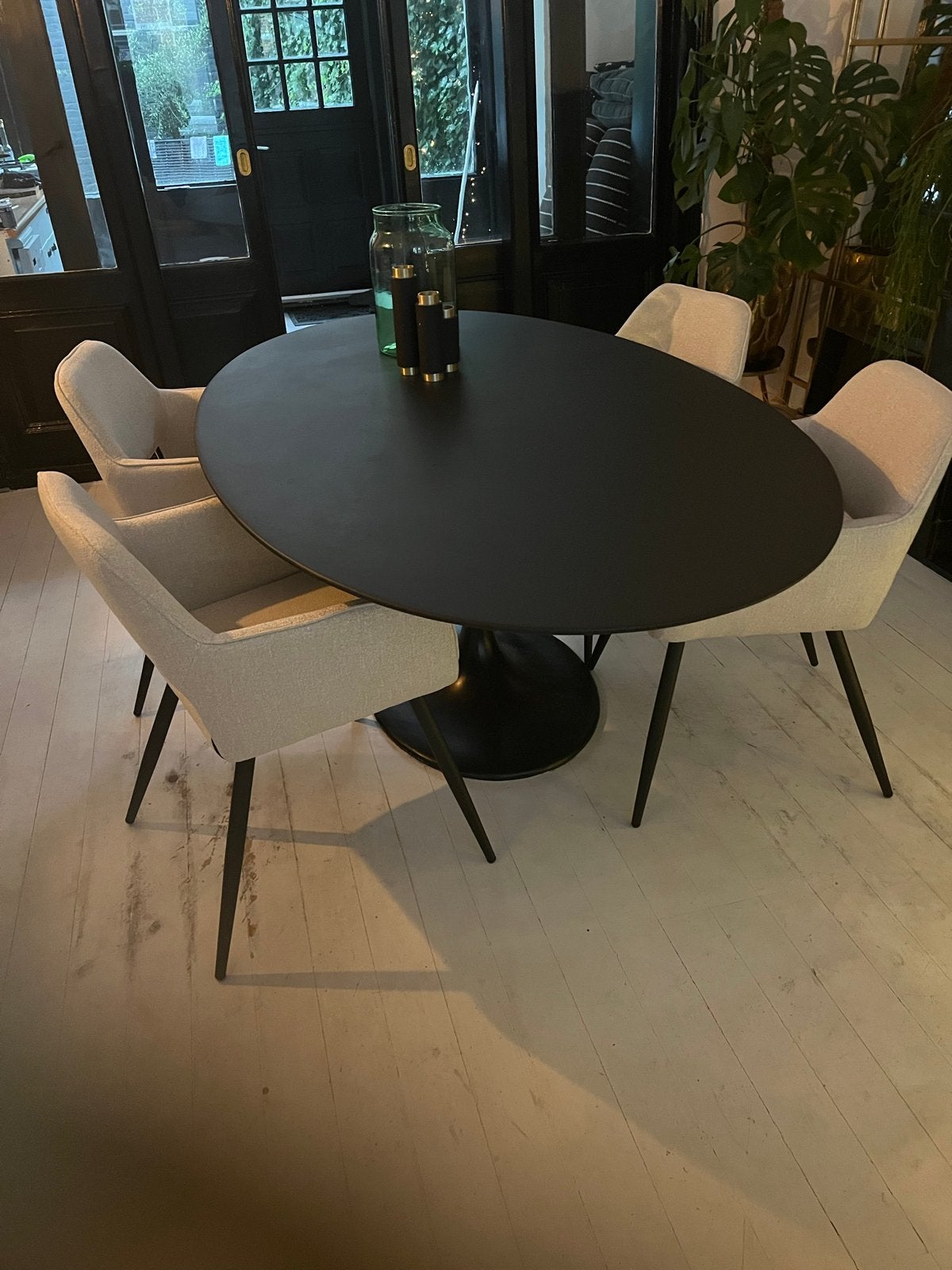 Mooie ovale tulpvoet eettafel - Zwart/Zandkleurig, Ophalen, Overige materialen, Gebruikt, 100 tot 150 cm