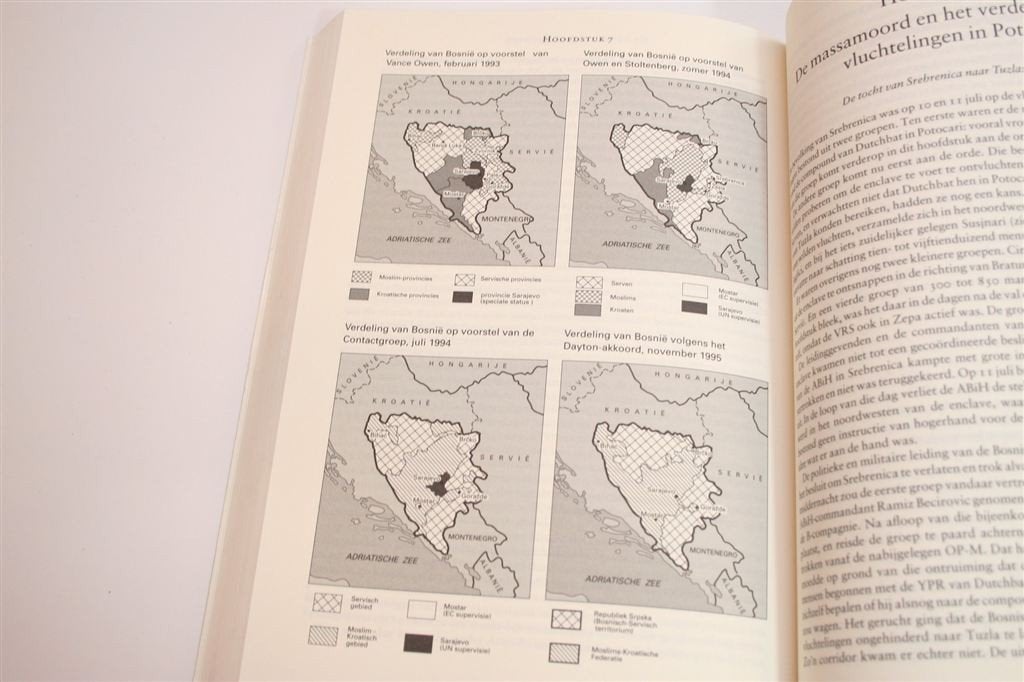 Srebrenica — De Officiële Samenvatting van het NIOD-rapport, Boeken, Ophalen of Verzenden, Gelezen, Europa